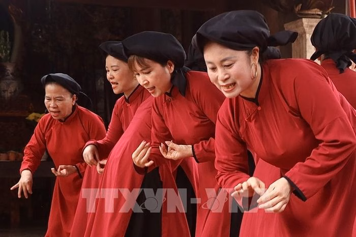 Từng cử chỉ tay, từng cách luyến láy đều được rèn giũa tỉ mỉ. Hát Xoan đòi hỏi sự khổ luyện và tính cộng đồng cao để tạo nên sức sống mới cho làn điệu cổ.