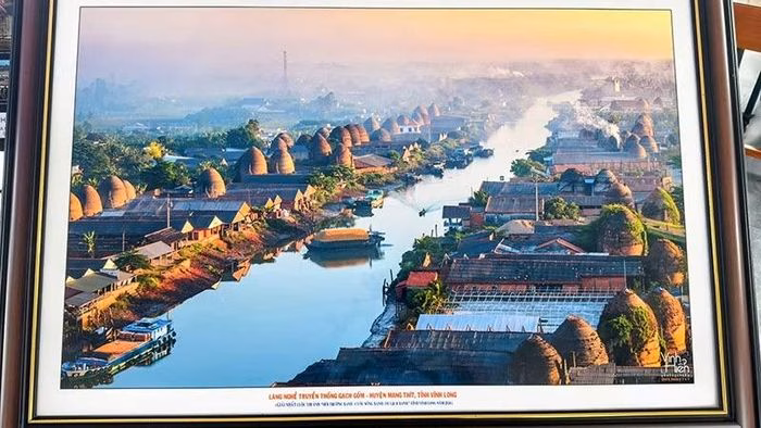 Một tác phẩm điển hình của nghệ sĩ Nguyễn Vinh Hiển, thể hiện tư duy nghệ thuật sắc sảo.