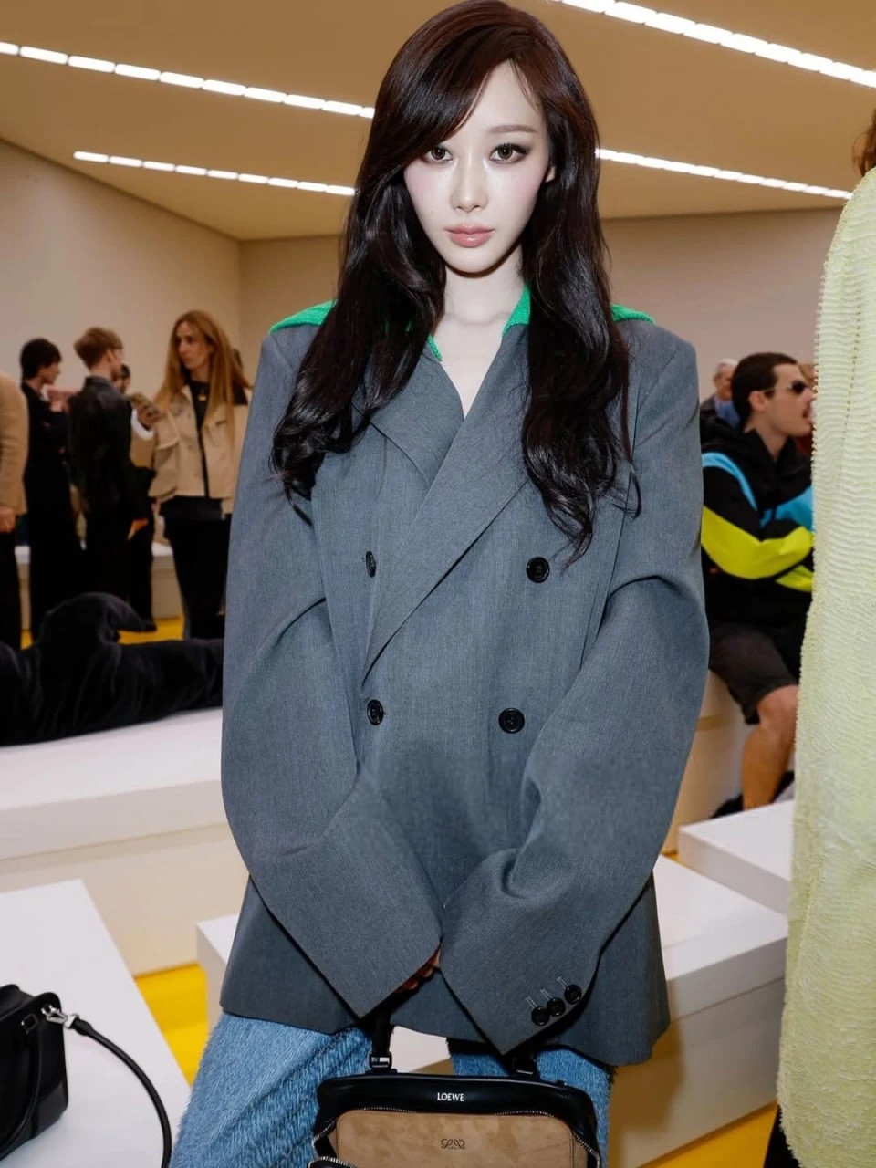 Diện mạo của Giselle tại Paris gây ra nhiều luồng ý kiến trái chiều về sức khỏe và nhan sắc