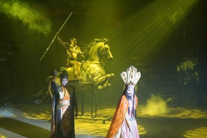 Biểu tượng Thánh Gióng trong vở của đạo diễn Thanh Hoa đã tạo ấn tượng đẹp với khán giả