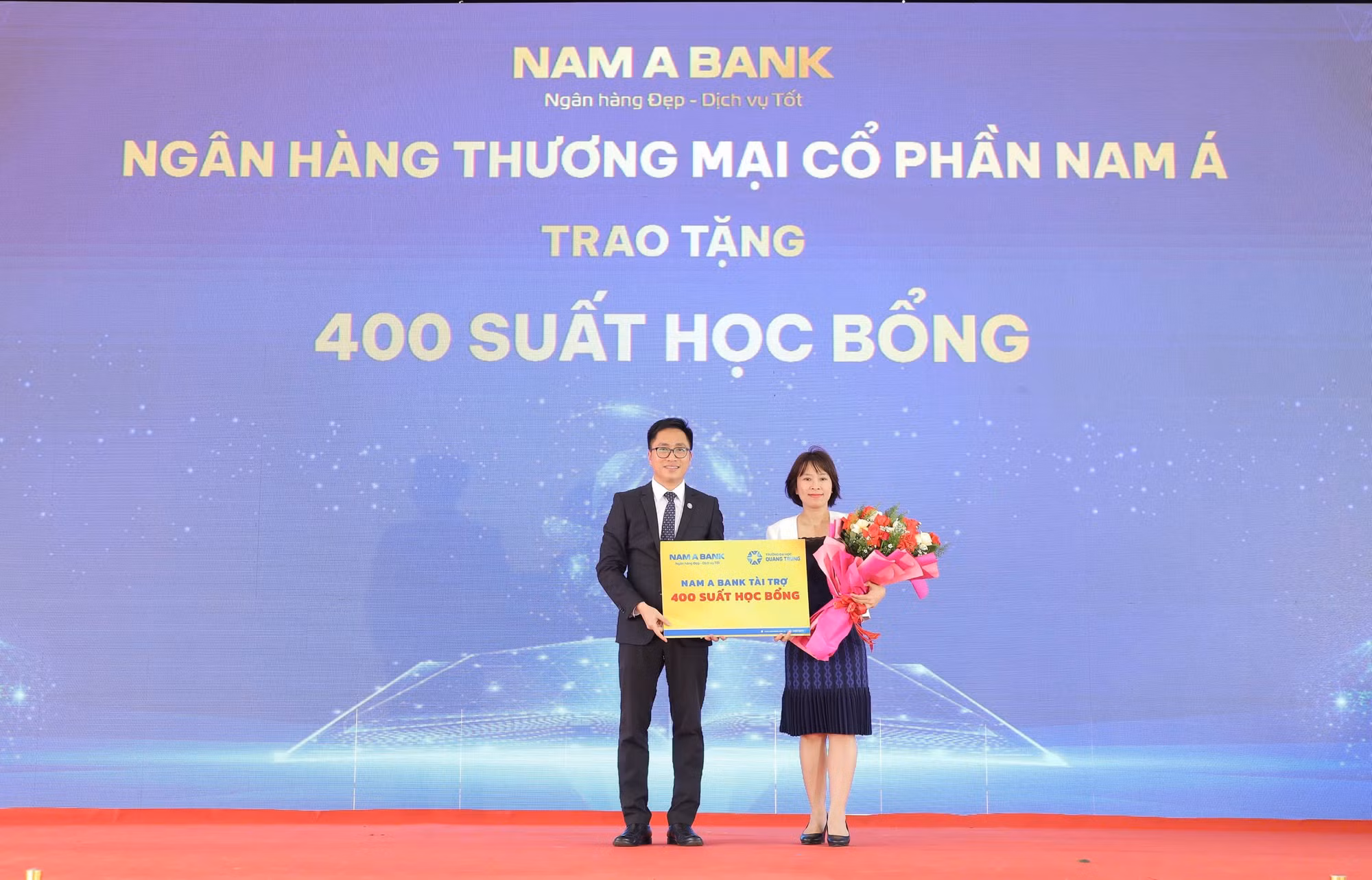 Nam A Bank trao tặng 40 suất học bổng cho sinh viên Trường Đại học Quang Trung.