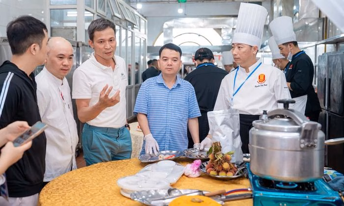 Chè vải hạt sen – sự kết hợp giữa đặc sản Lục Ngạn và sự tinh tế trong ẩm thực Bắc Ninh.