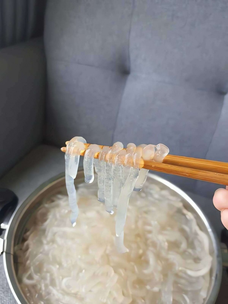 Chuẩn bị đầy đủ nguyên liệu tươi sạch là bí quyết cho món bánh canh ngon