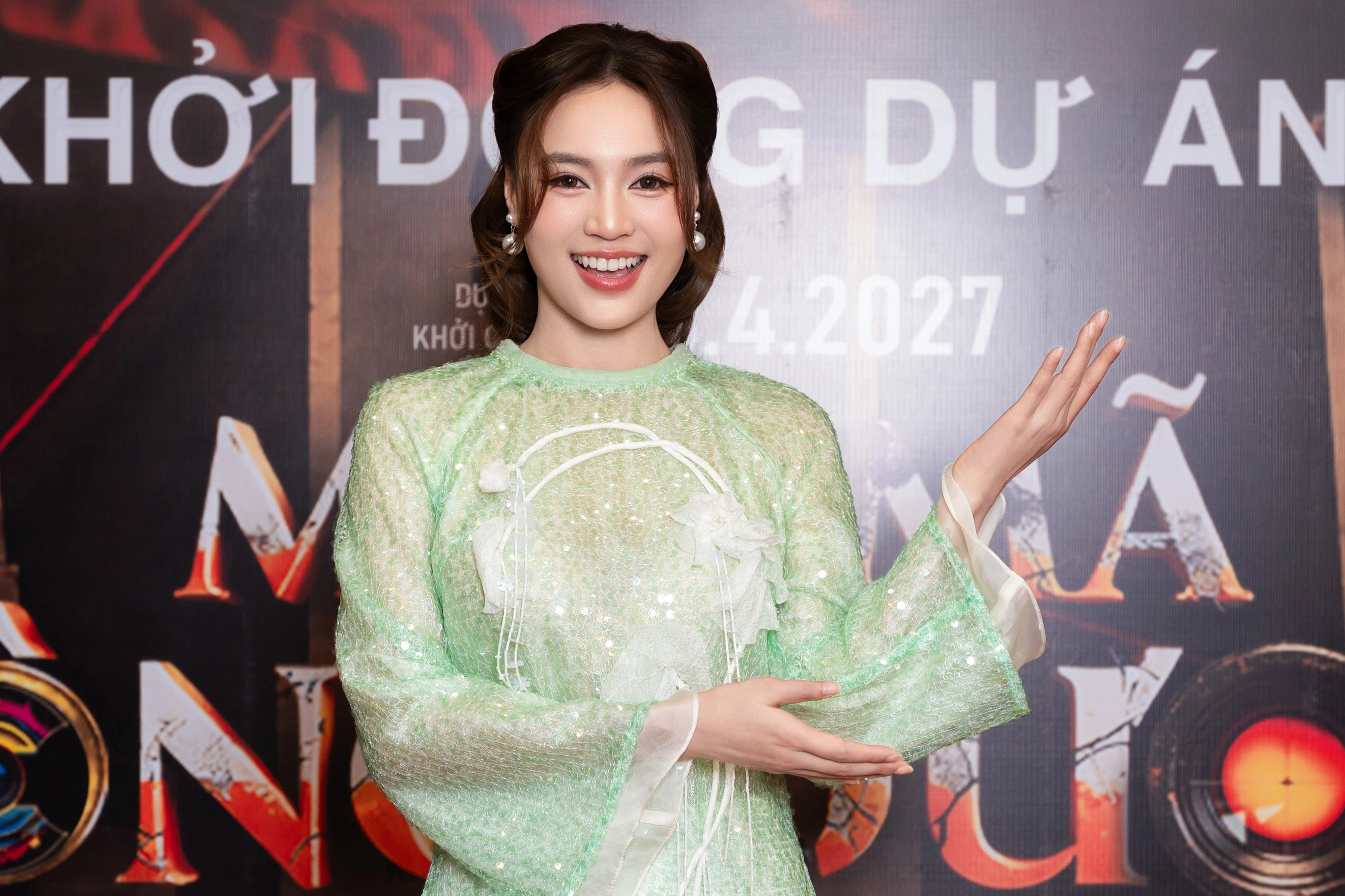 Ninh Dương Lan Ngọc gây ấn tượng với tạo hình quý phái, chuẩn mực trong phim (Ảnh: Ban tổ chức).
