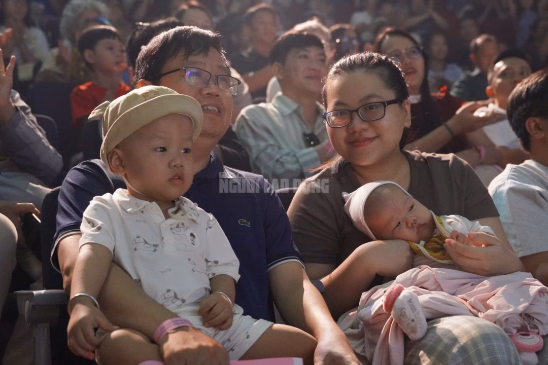 Hệ thống âm thanh, ánh sáng hiện đại tại rạp giúp nâng tầm các tiết mục nghệ thuật.