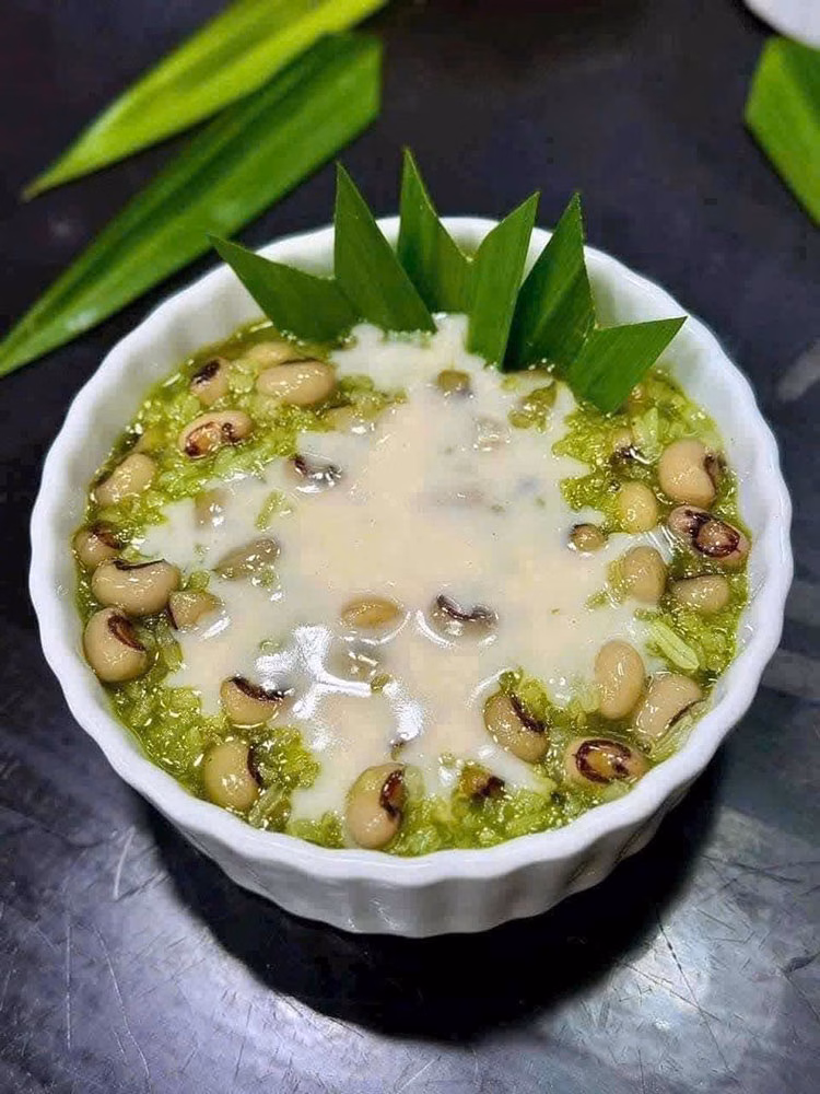Chiết xuất từ lá dứa tươi giúp món ăn có màu xanh mạ bắt mắt và hương thơm dịu nhẹ