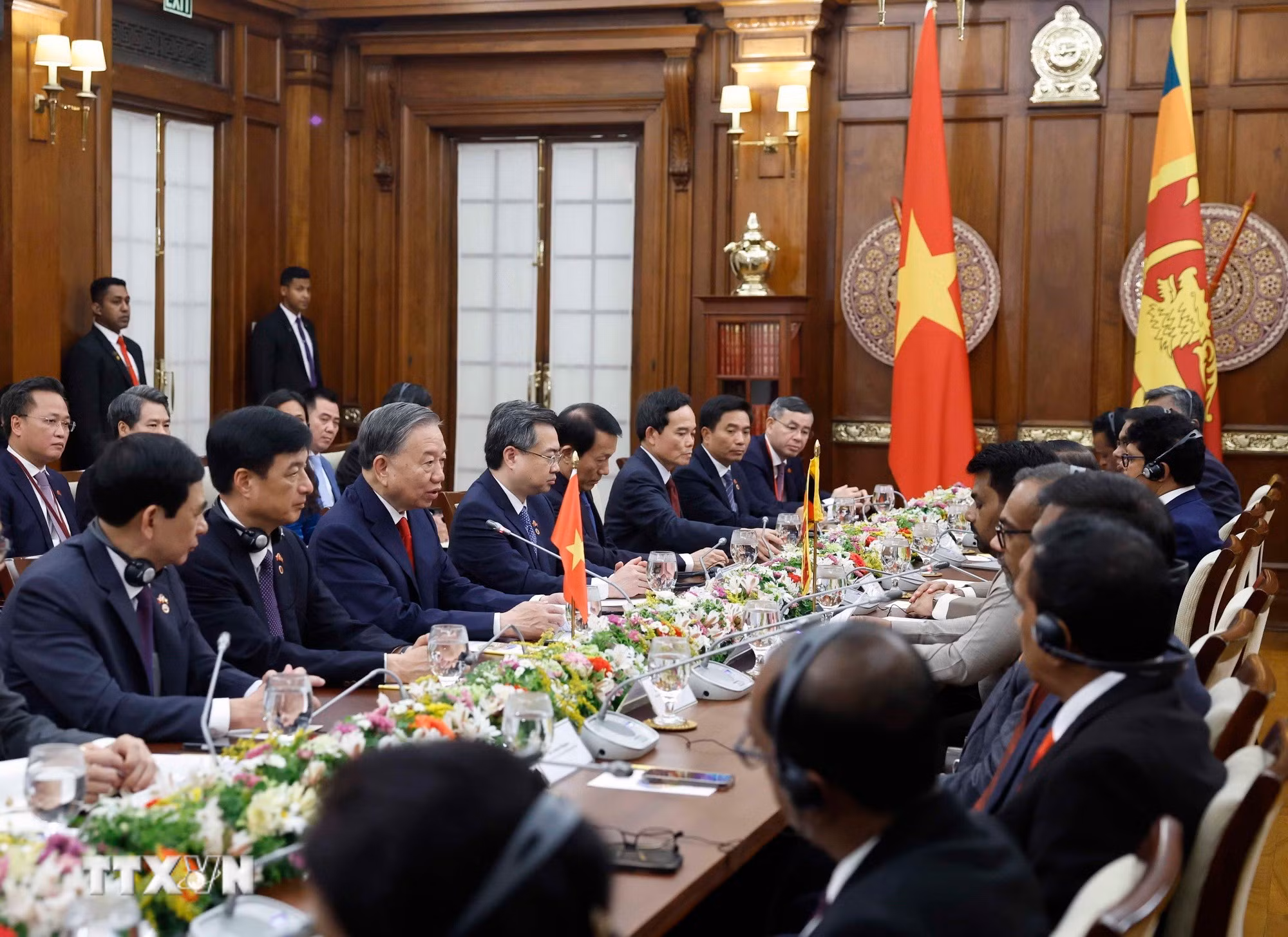 Hai nhà lãnh đạo nhất trí đẩy mạnh các biện pháp đột phá để nâng tầm kim ngạch thương mại song phương. (Ảnh: Thống Nhất/TTXVN)